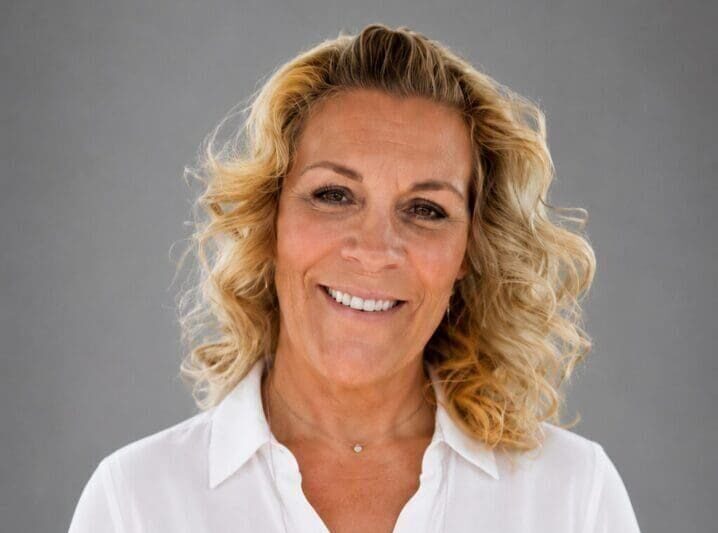 Smiling woman with curly blonde hair